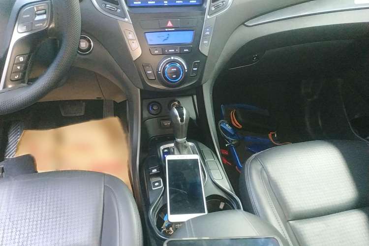 Used Hyundai Santa Fe 2013 2.4L Automatic Two-Wheel Drive Smart Version Gear Lever