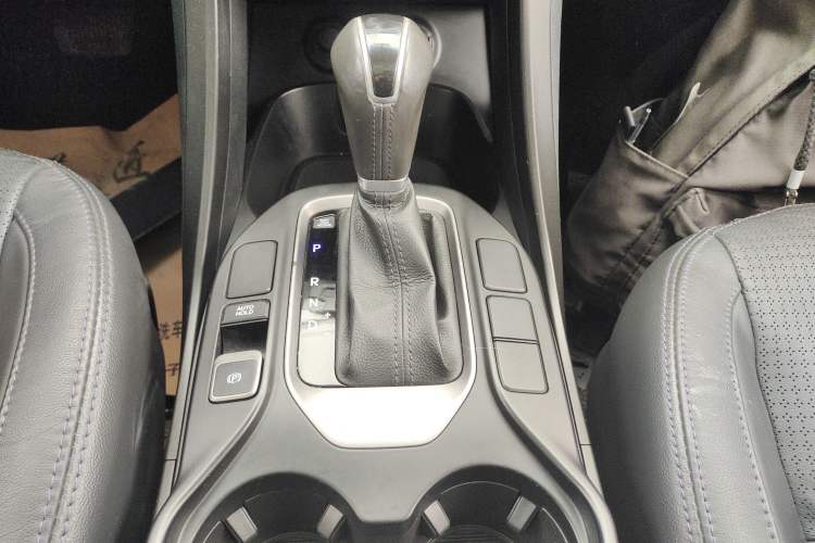 Used Hyundai Santa Fe 2013 2.4L Automatic Two-Wheel Drive Smart Version Gear Lever