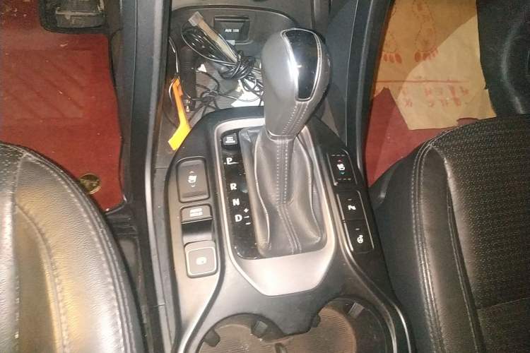 Used Hyundai Santa Fe 2013 2.0T Automatic All-Wheel Drive Top Trim Gear Lever