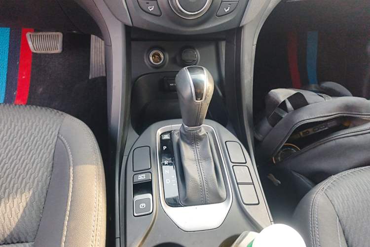 Used Hyundai Santa Fe 2013 2.4L Automatic 2WD Comfort Edition Gear Lever