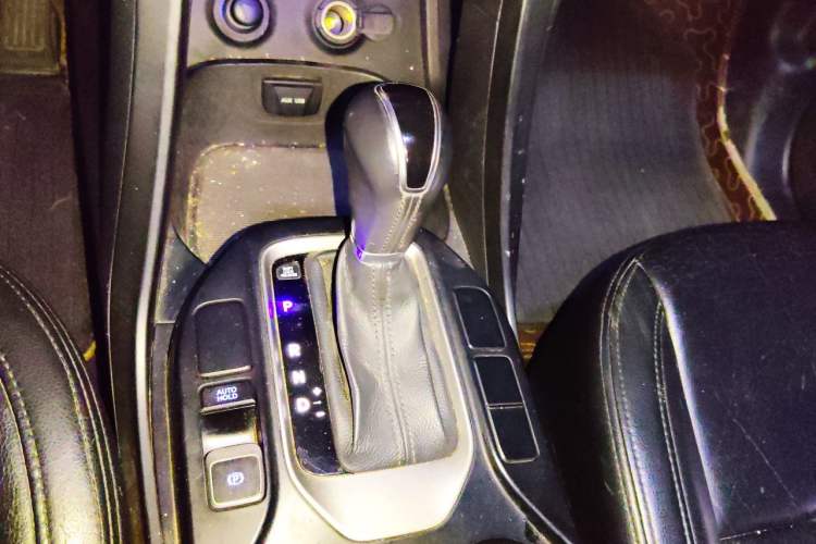 Used Hyundai Santa Fe 2013 2.4L Automatic 2WD Comfort Edition Gear Lever