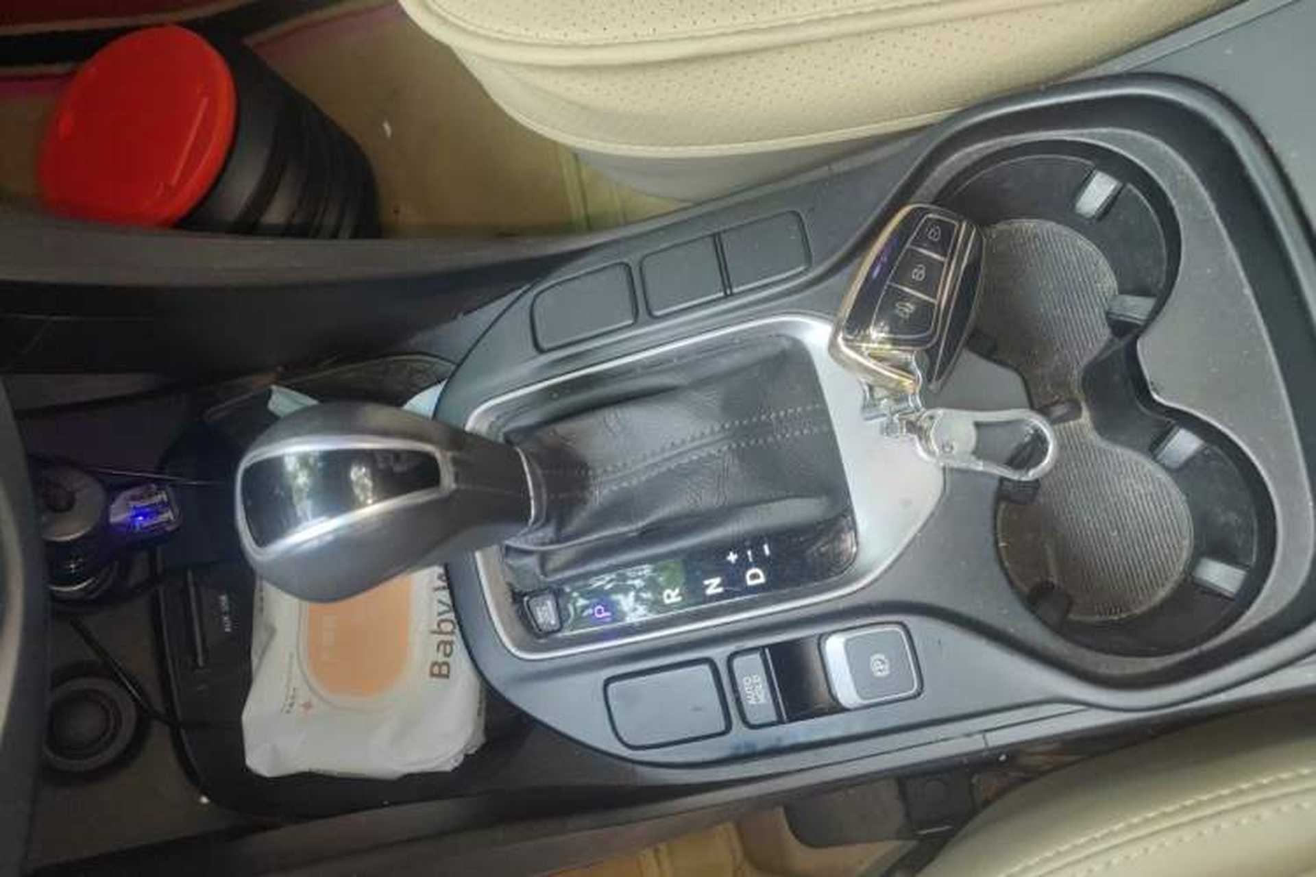 Used Hyundai Santa Fe 2013 2.4L Automatic Two-Wheel Drive Smart Version Gear Lever