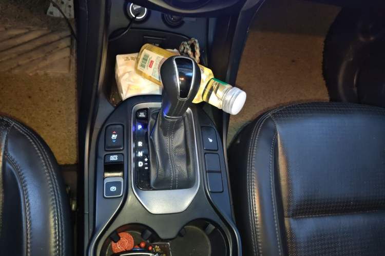 Used Hyundai Santa Fe 2013 2.4L Automatic 4x4 Prestige Edition Gear Lever