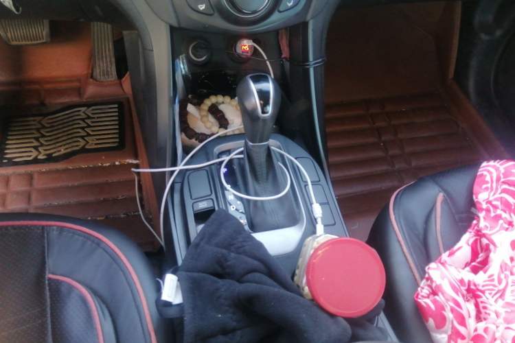 Used Hyundai Santa Fe 2013 2.4L Automatic 2WD Comfort Edition Gear Lever