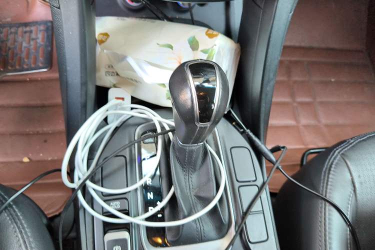 Used Hyundai Santa Fe 2013 2.4L Automatic Two-Wheel Drive Smart Version Gear Lever