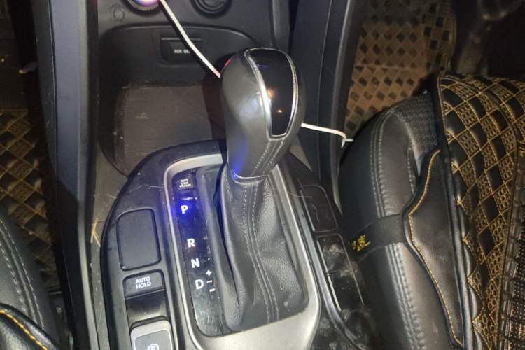 Used Hyundai Santa Fe 2013 2.4L Automatic Two-Wheel Drive Smart Version Gear Lever