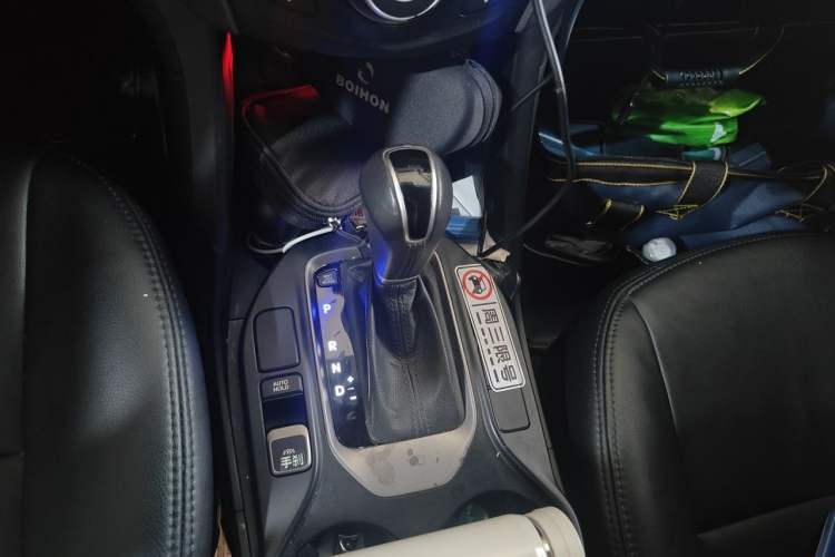 Used Hyundai Santa Fe 2013 2.4L Automatic 4x4 Comfort Edition Gear Lever