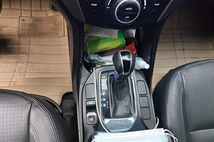 Used Hyundai Santa Fe 2013 Revised Version 2.4L Automatic All-Wheel Drive Smart Type Gear Lever
