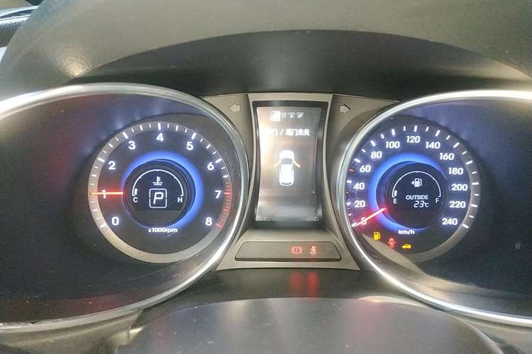 Used Hyundai Santa Fe 2013 2.4L Automatic Two-Wheel Drive Smart Version Instrument Cluster