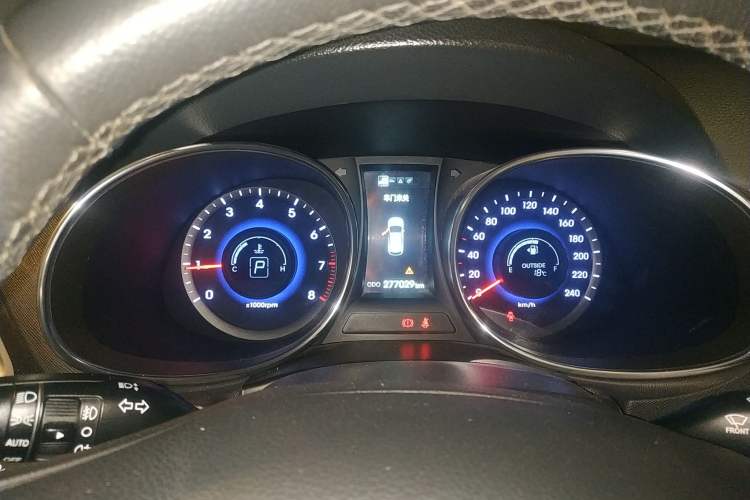 Used Hyundai Santa Fe 2013 2.0T Automatic All-Wheel Drive Top Trim Instrument Cluster