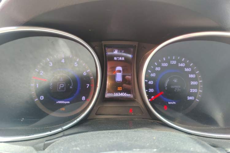 Used Hyundai Santa Fe 2013 2.4L Automatic Two-Wheel Drive Smart Version Instrument Cluster