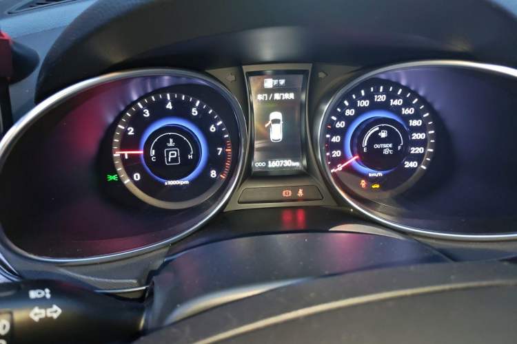 Used Hyundai Santa Fe 2013 2.4L Automatic 4x4 Prestige Edition Instrument Cluster