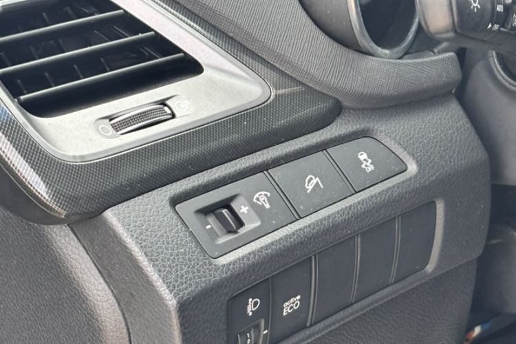Used Hyundai Santa Fe 2013 2.4L Automatic Two-Wheel Drive Smart Version Interior 5