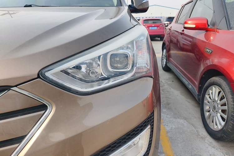 Used Hyundai Santa Fe 2013 2.4L Automatic 2WD Comfort Edition Left Front Headlight