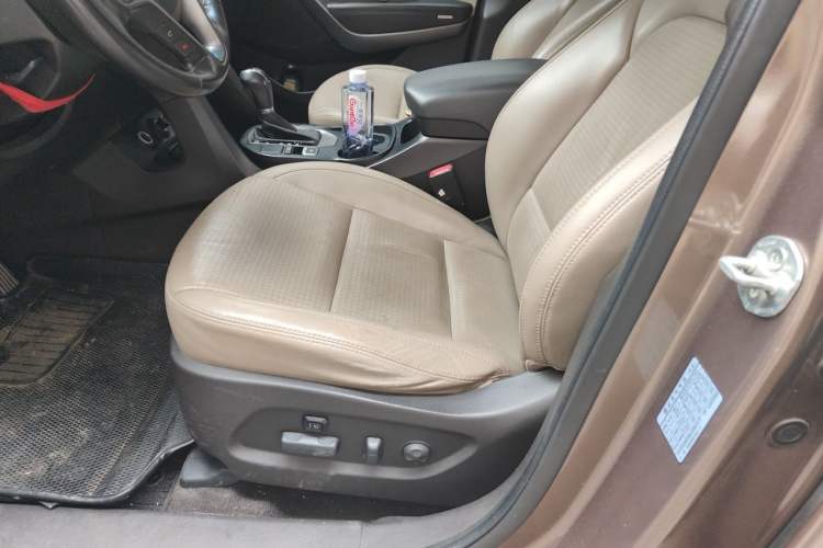 Used Hyundai Santa Fe 2013 2.4L Automatic 4x4 Smart Version Left Front Seat