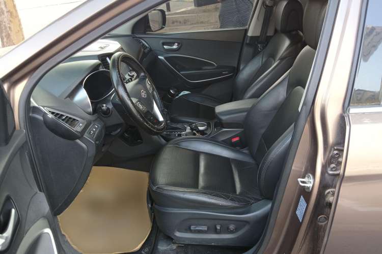 Used Hyundai Santa Fe 2013 2.4L Automatic Two-Wheel Drive Smart Version Left Front Seat