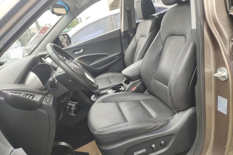 Used Hyundai Santa Fe 2013 2.4L Automatic Two-Wheel Drive Smart Version Left Front Seat