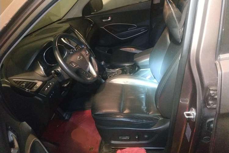 Used Hyundai Santa Fe 2013 2.0T Automatic All-Wheel Drive Top Trim Left Front Seat