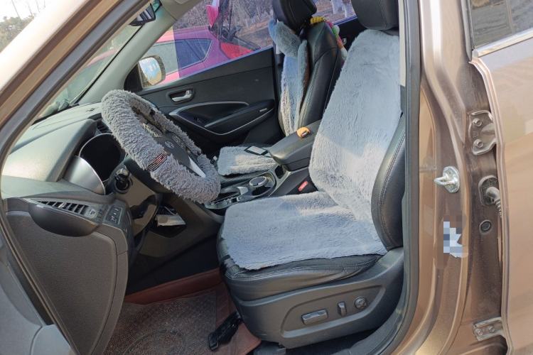 Used Hyundai Santa Fe 2013 2.4L Automatic Two-Wheel Drive Smart Version Left Front Seat