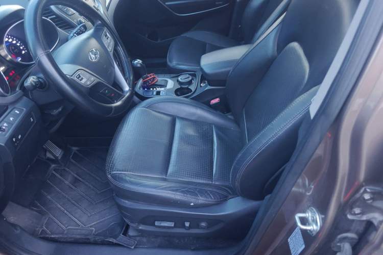 Used Hyundai Santa Fe 2013 2.4L Automatic 4x4 Prestige Edition Left Front Seat