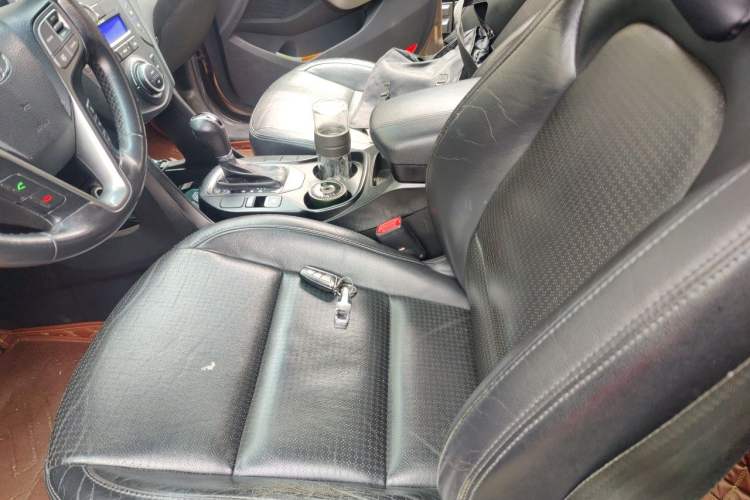 Used Hyundai Santa Fe 2013 2.4L Automatic Two-Wheel Drive Smart Version Left Front Seat