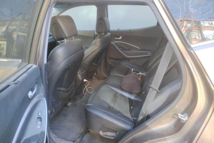 Used Hyundai Santa Fe 2013 2.0T Automatic All-Wheel Drive Top Trim Left Rear Seat