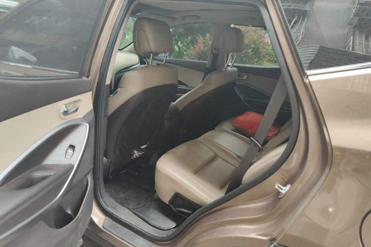 Used Hyundai Santa Fe 2013 2.4L Automatic 4x4 Smart Version Left Rear Seat