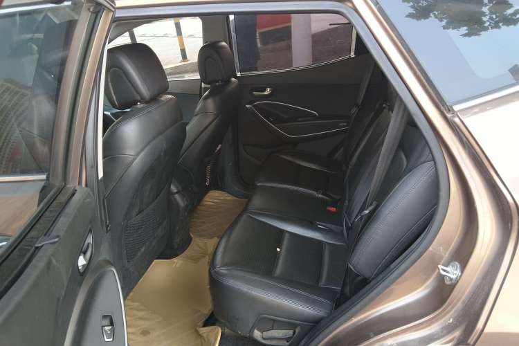 Used Hyundai Santa Fe 2013 2.4L Automatic Two-Wheel Drive Smart Version Left Rear Seat