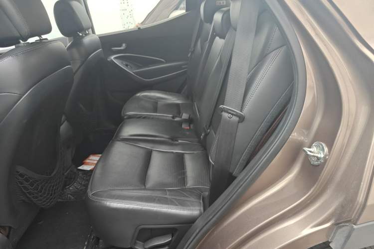Used Hyundai Santa Fe 2013 2.0T Automatic Two-Wheel Drive Prestige Version Left Rear Seat