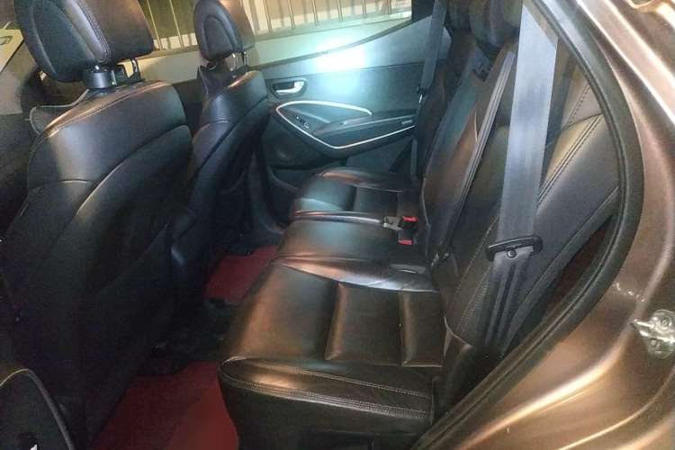 Used Hyundai Santa Fe 2013 2.0T Automatic All-Wheel Drive Top Trim Left Rear Seat