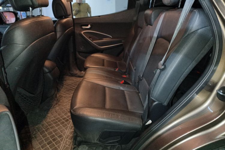 Used Hyundai Santa Fe 2013 2.4L Automatic 4x4 Smart Version Left Rear Seat