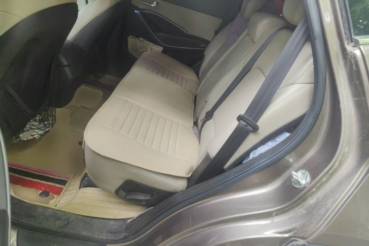 Used Hyundai Santa Fe 2013 2.4L Automatic Two-Wheel Drive Smart Version Left Rear Seat