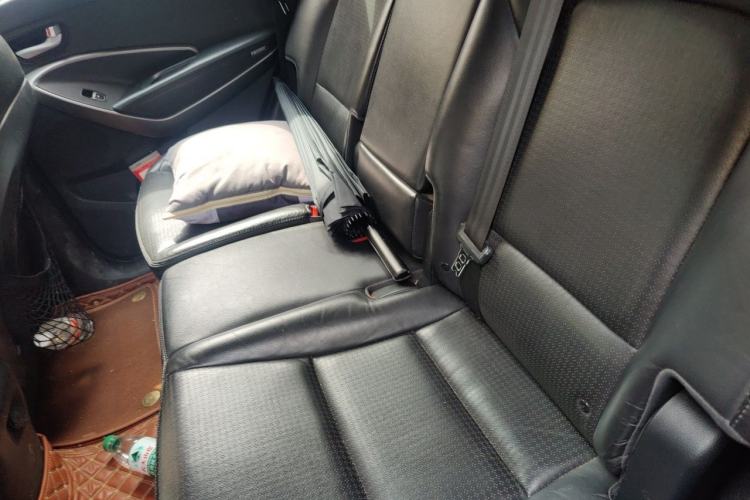 Used Hyundai Santa Fe 2013 2.4L Automatic Two-Wheel Drive Smart Version Left Rear Seat