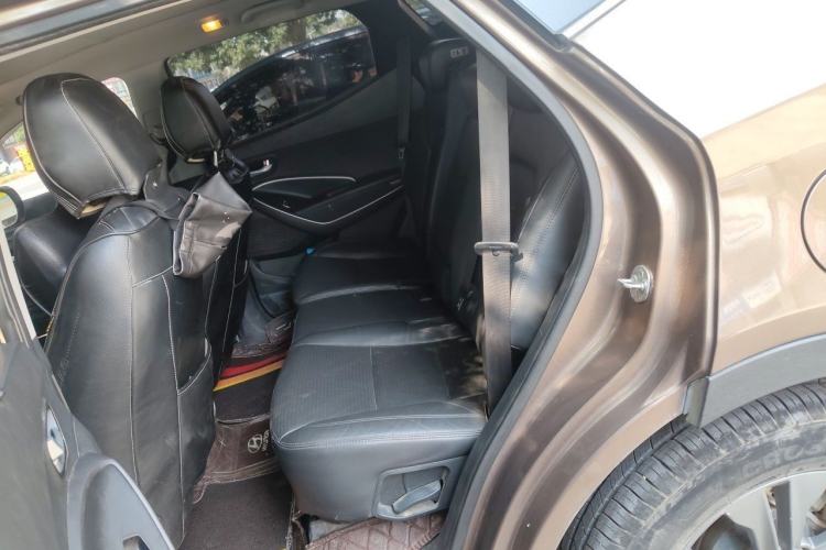 Used Hyundai Santa Fe 2013 2.4L Automatic Two-Wheel Drive Smart Version Left Rear Seat