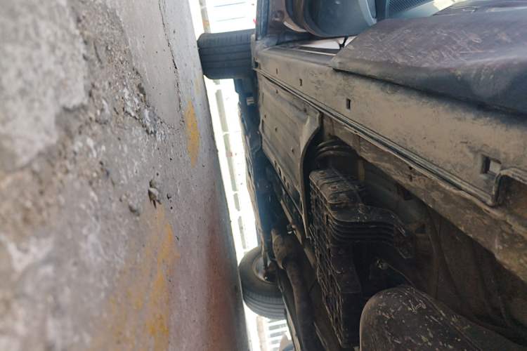 Used Hyundai Santa Fe 2013 2.4L Automatic 2WD Comfort Edition Left Side Sill