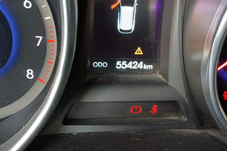 Used Hyundai Santa Fe 2013 2.4L Automatic Two-Wheel Drive Smart Version Odometer Close Up