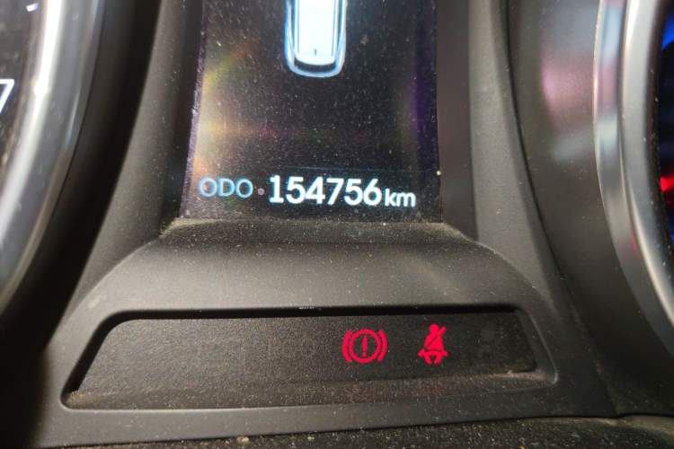 Used Hyundai Santa Fe 2013 2.4L Automatic Two-Wheel Drive Smart Version Odometer Close Up