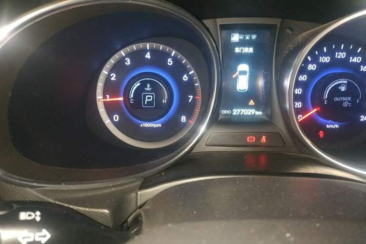 Used Hyundai Santa Fe 2013 2.0T Automatic All-Wheel Drive Top Trim Odometer Close Up