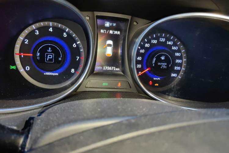 Used Hyundai Santa Fe 2013 Revised Version 2.4L Automatic All-Wheel Drive Smart Type Odometer Close Up