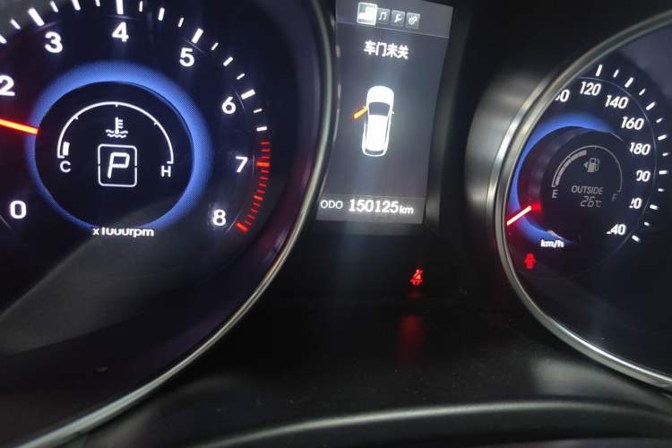 Used Hyundai Santa Fe 2013 2.4L Automatic 4x4 Comfort Edition Odometer Close Up