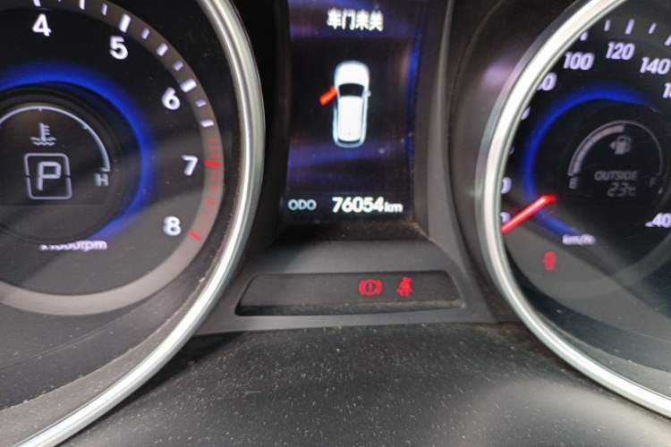 Used Hyundai Santa Fe 2013 2.4L Automatic 2WD Comfort Edition Odometer Close Up