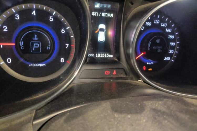 Used Hyundai Santa Fe 2013 2.4L Automatic 2WD Comfort Edition Odometer Close Up