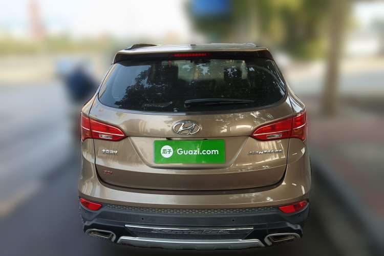 Used Hyundai Santa Fe 2013 2.4L Automatic Two-Wheel Drive Smart Version Rear