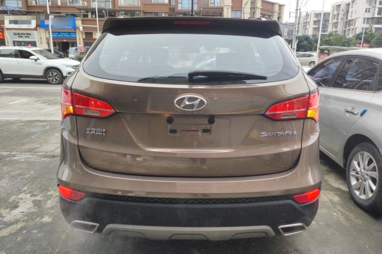 Used Hyundai Santa Fe 2013 2.4L Automatic Two-Wheel Drive Smart Version Rear