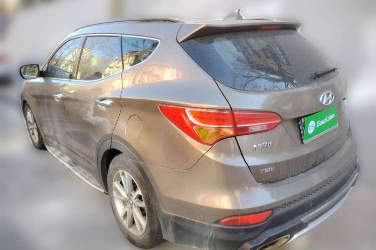 Used Hyundai Santa Fe 2013 2.0T Automatic All-Wheel Drive Top Trim Rear Left 45 Deg