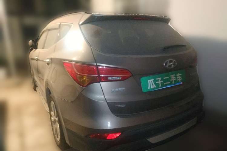 Used Hyundai Santa Fe 2013 2.0T Automatic All-Wheel Drive Top Trim Rear Left 45 Deg