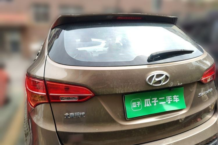 Used Hyundai Santa Fe 2013 2.4L Automatic Two-Wheel Drive Smart Version Rear