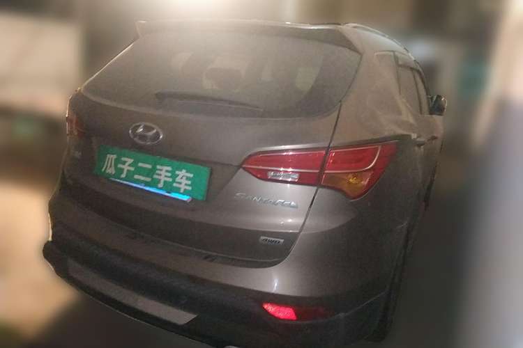 Used Hyundai Santa Fe 2013 2.0T Automatic All-Wheel Drive Top Trim Rear Right 45 Deg