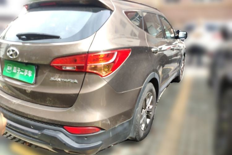 Used Hyundai Santa Fe 2013 2.4L Automatic Two-Wheel Drive Smart Version Rear Right 45 Deg