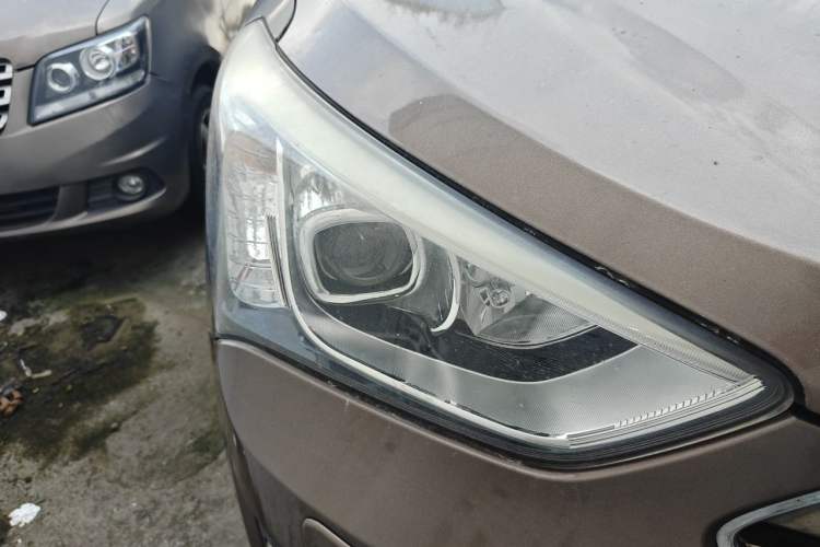 Used Hyundai Santa Fe 2013 2.0T Automatic Two-Wheel Drive Prestige Version Right Front Headlight